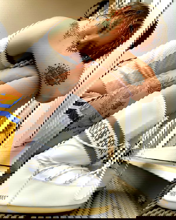 _femalien image ~ Altpins