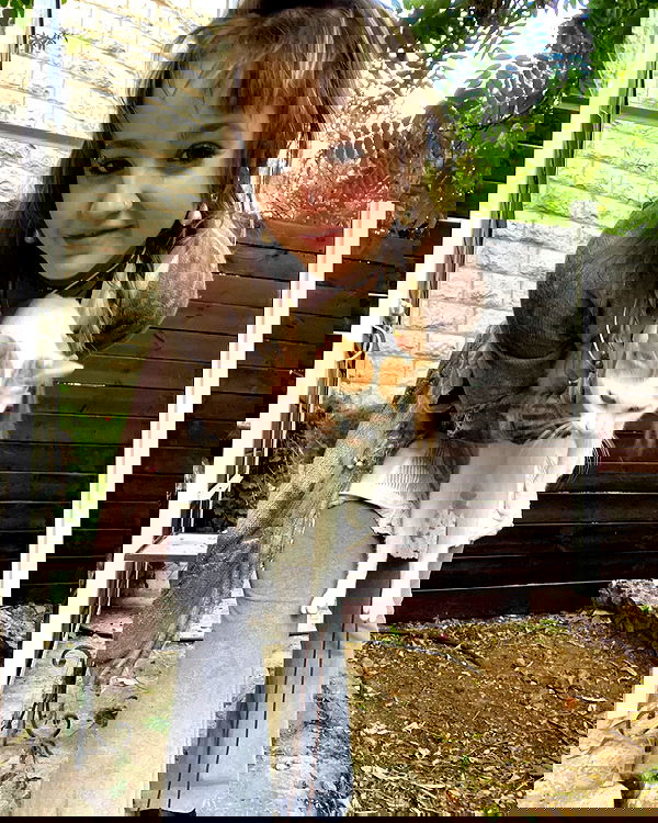 _femalien image ~ Altpins