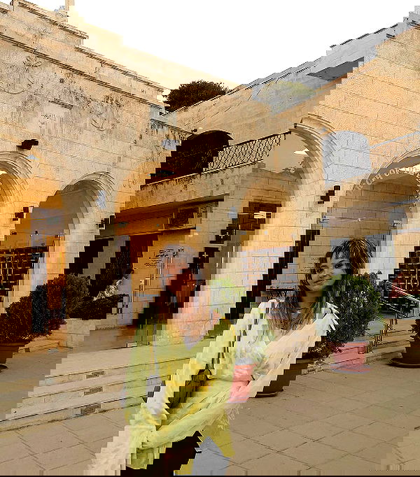 _femalien image ~ Altpins