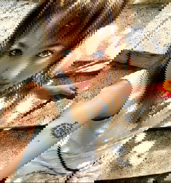 _femalien image ~ Altpins