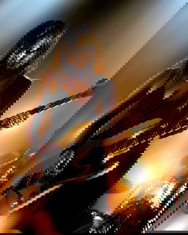 _femalien image ~ Altpins