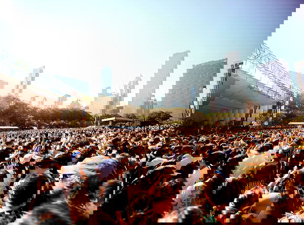 _femalien image ~ Altpins