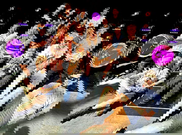 _femalien image ~ Altpins