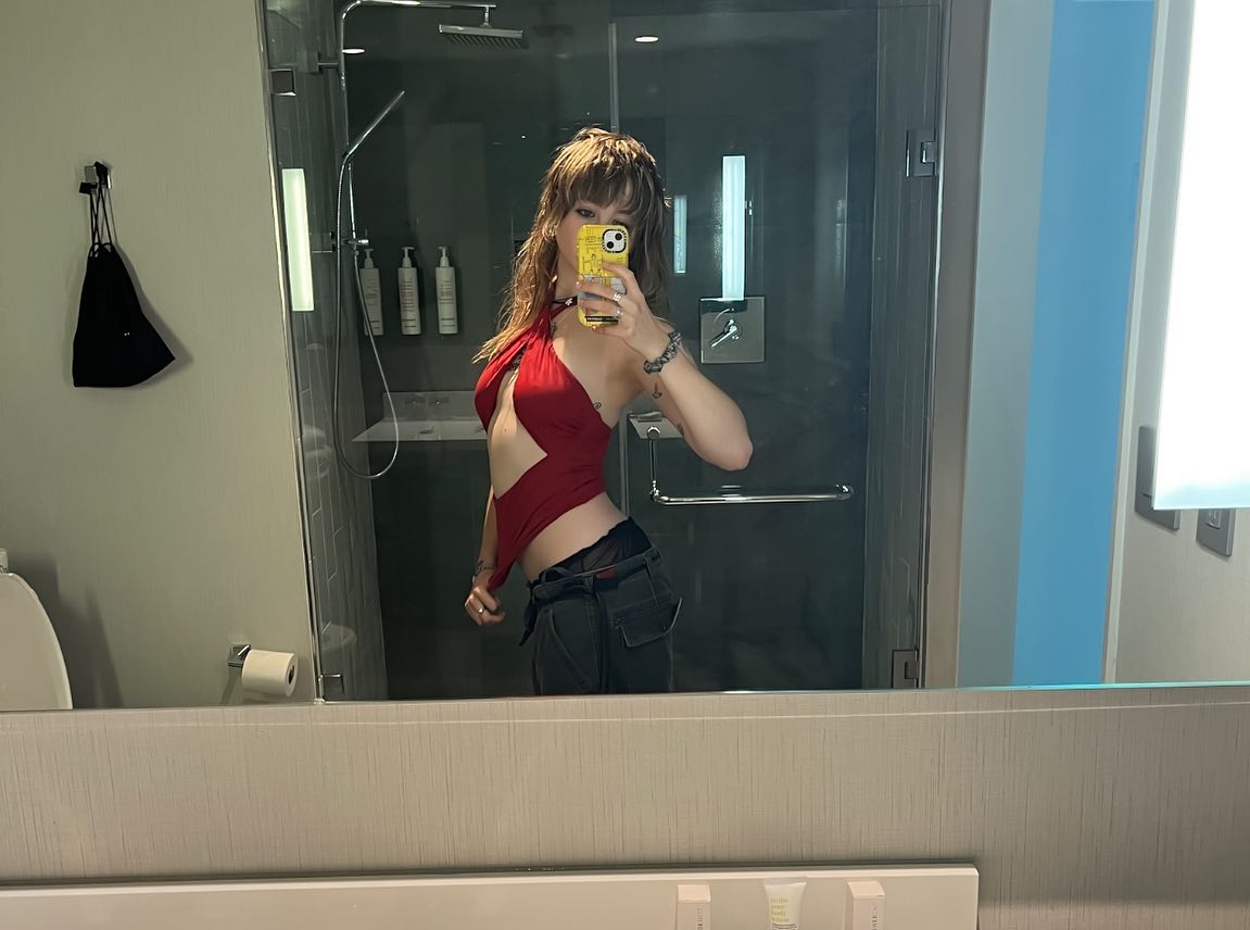 _femalien instagram image archive image