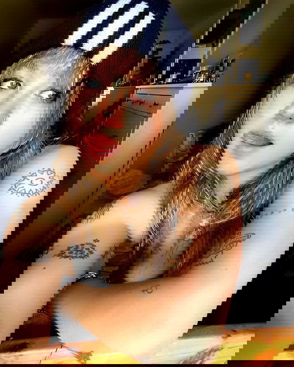 _femalien image ~ Altpins