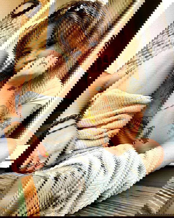 _femalien image ~ Altpins