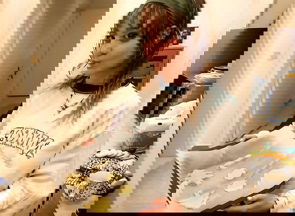 _femalien image ~ Altpins