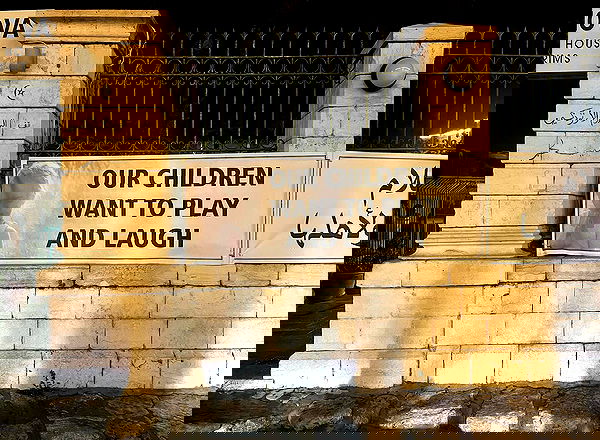 _femalien image ~ Altpins