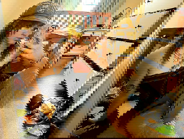 _femalien image ~ Altpins