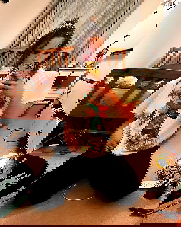 _femalien image ~ Altpins