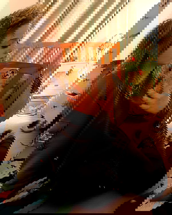 _femalien image ~ Altpins