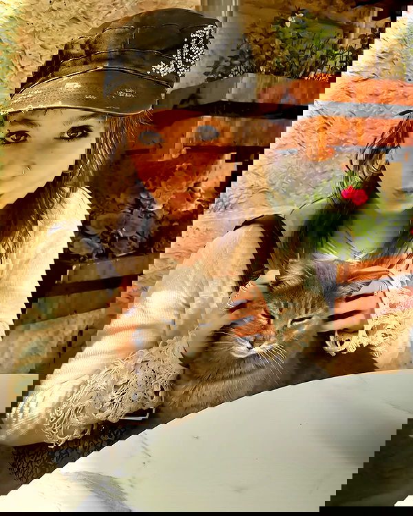 _femalien image ~ Altpins