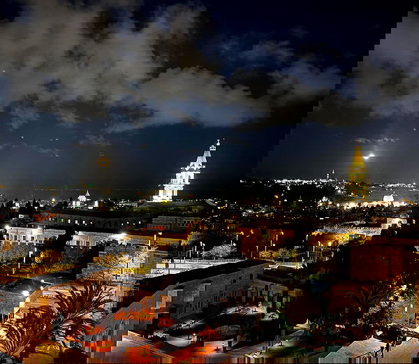 _femalien image ~ Altpins