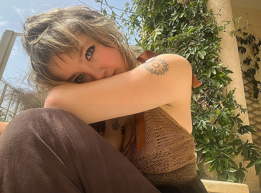 _femalien instagram image archive image