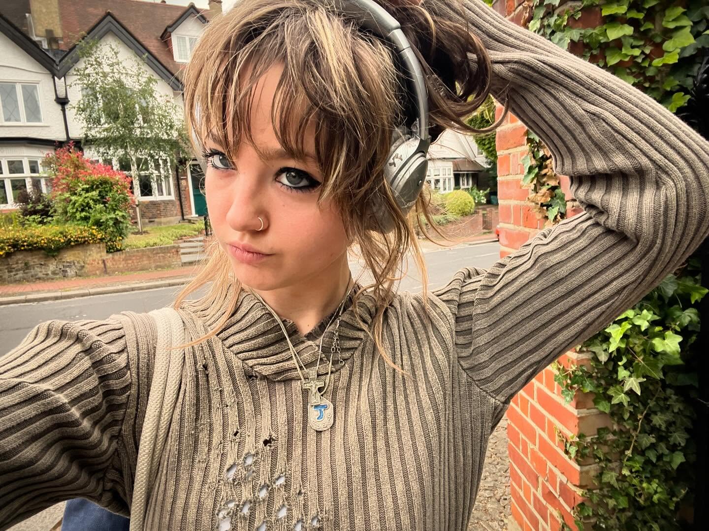 _femalien instagram image archive image