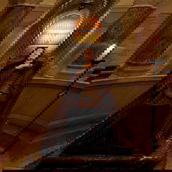 _femalien image ~ Altpins