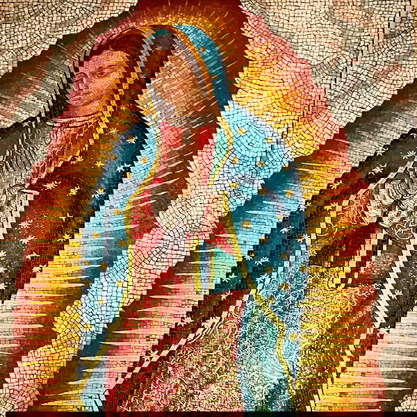 _femalien image ~ Altpins