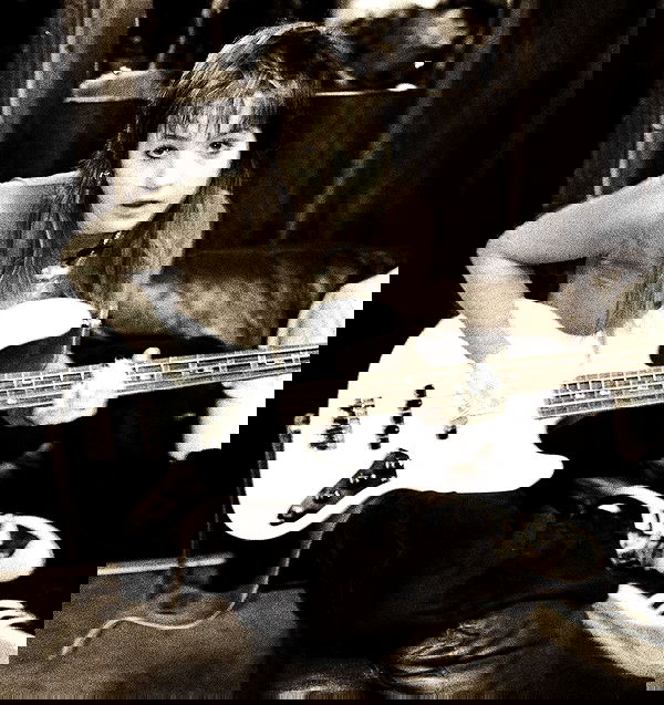 _femalien image ~ Altpins