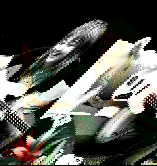 _femalien image ~ Altpins