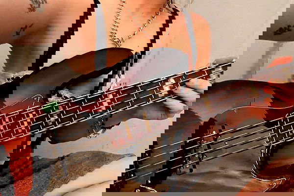 _femalien image ~ Altpins