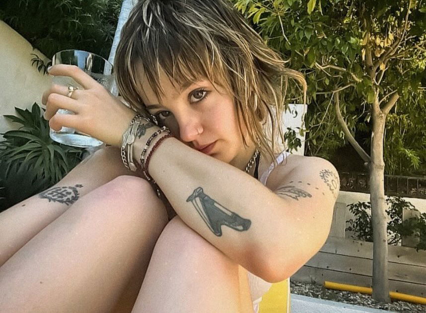 _femalien instagram image archive image