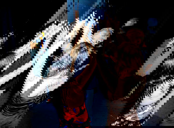 _femalien image ~ Altpins