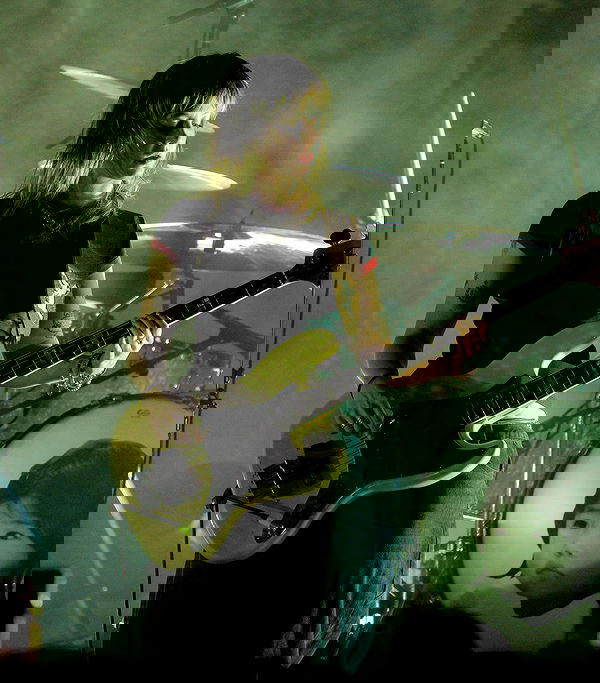 _femalien image ~ Altpins