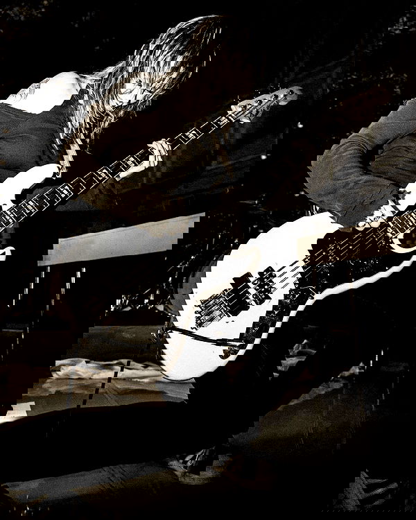 _femalien image ~ Altpins