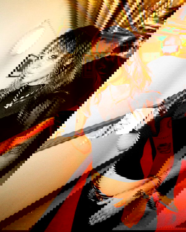 _femalien image ~ Altpins