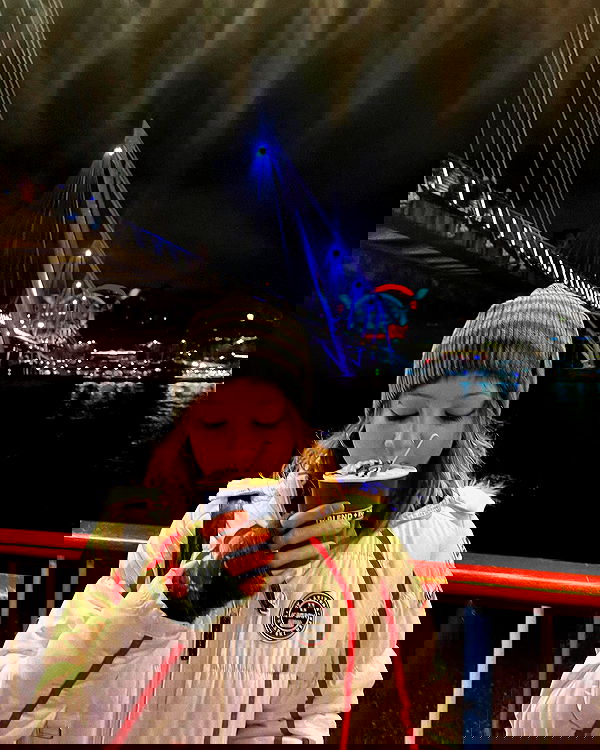 _femalien image ~ Altpins