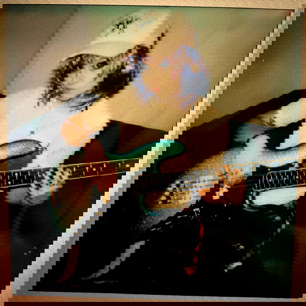 _femalien image ~ Altpins