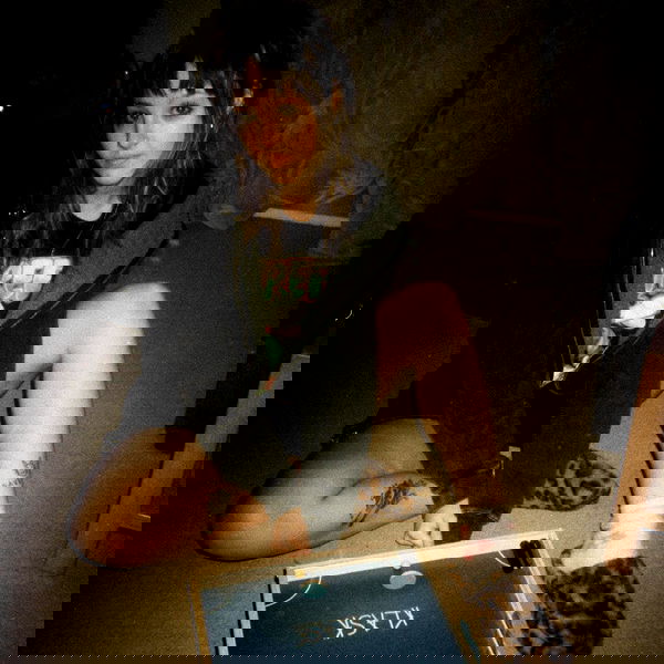 _femalien image ~ Altpins