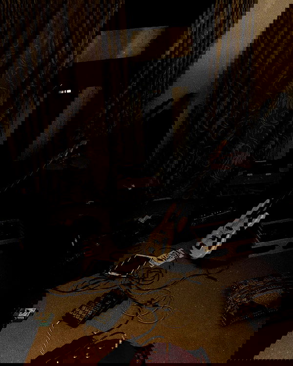 _femalien image ~ Altpins