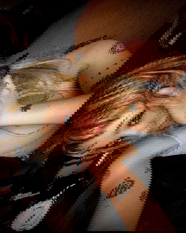 _femalien image ~ Altpins