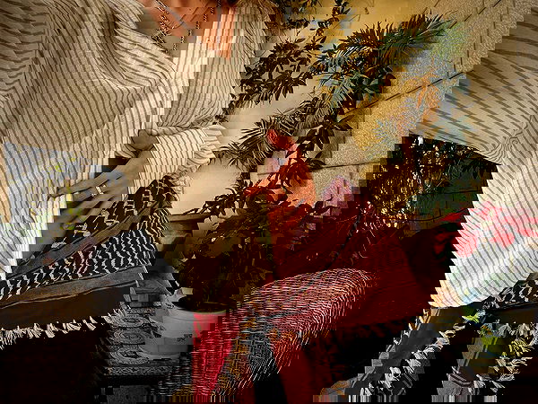 _femalien image ~ Altpins