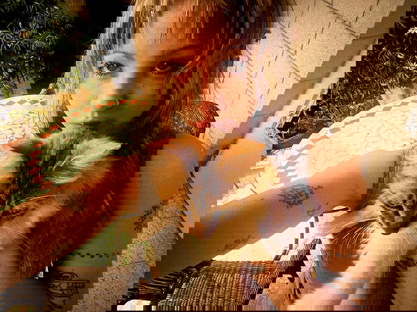 _femalien image ~ Altpins