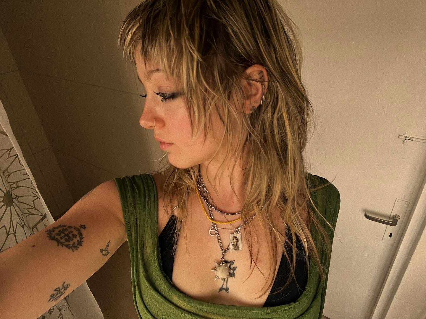 _femalien instagram image archive image