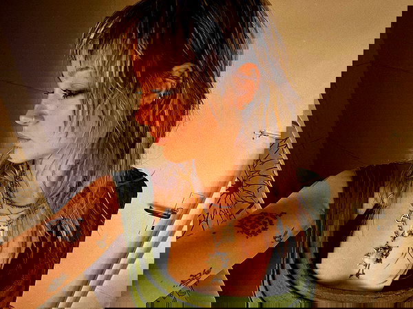 _femalien image ~ Altpins