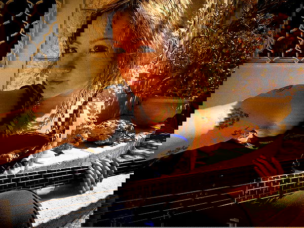 _femalien image ~ Altpins