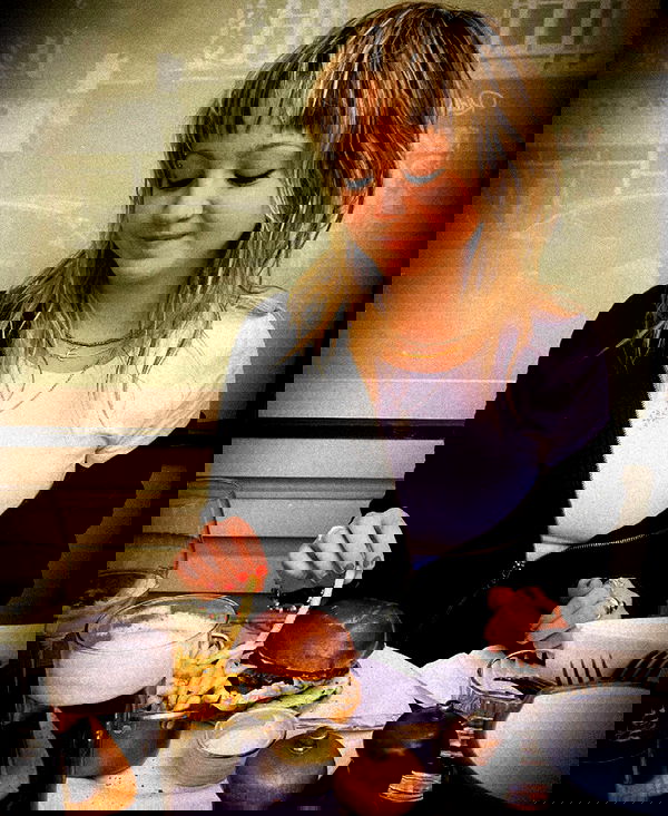 _femalien image ~ Altpins