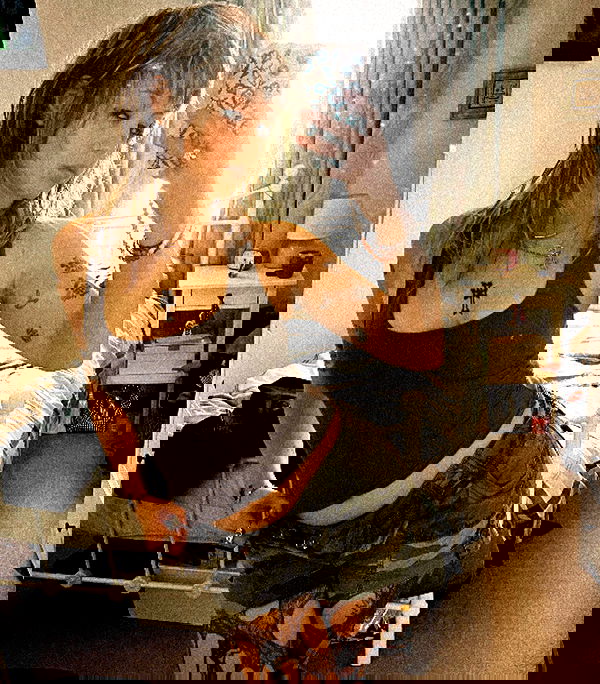 _femalien image ~ Altpins