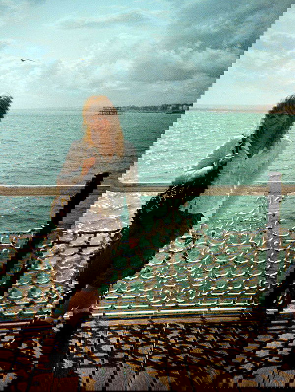 _femalien image ~ Altpins