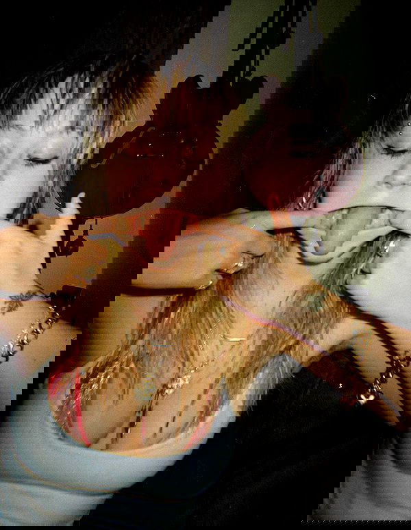 _femalien image ~ Altpins