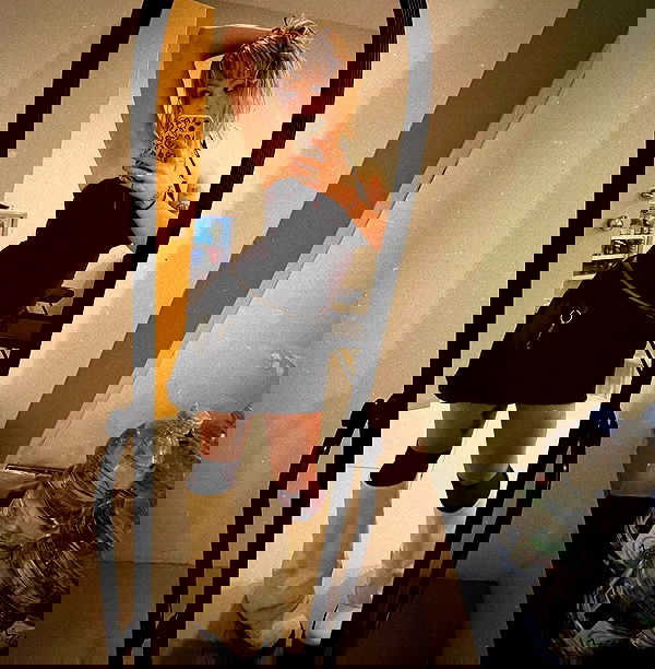 _femalien image ~ Altpins