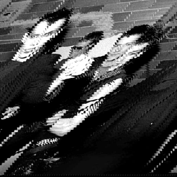 _femalien image ~ Altpins