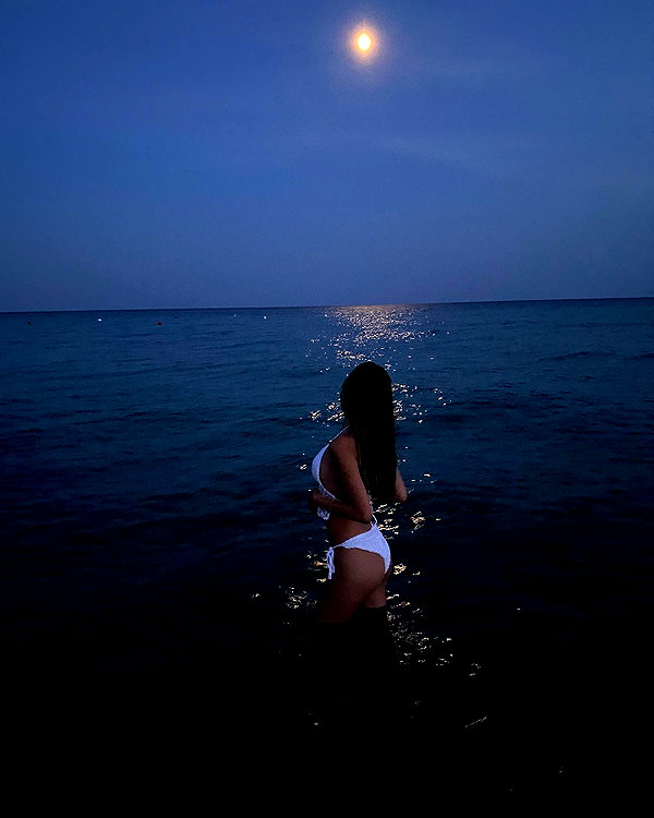 _laleonetti_ instagram image archive image