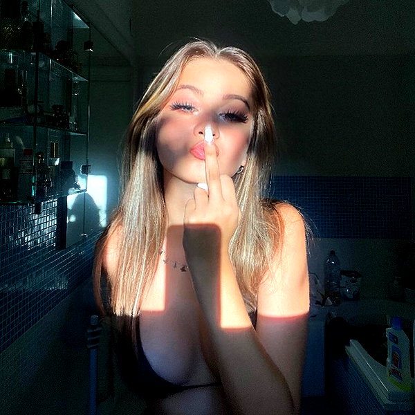 _laleonetti_ instagram image archive image