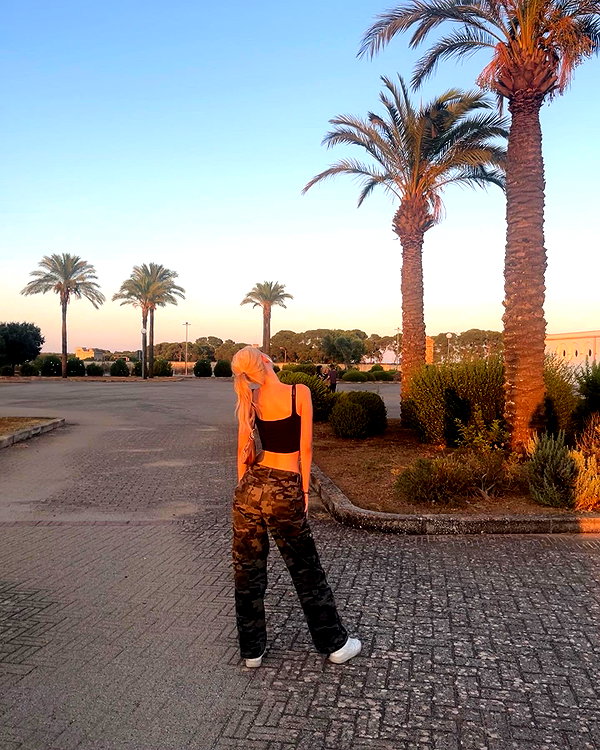 _laleonetti_ instagram image archive image