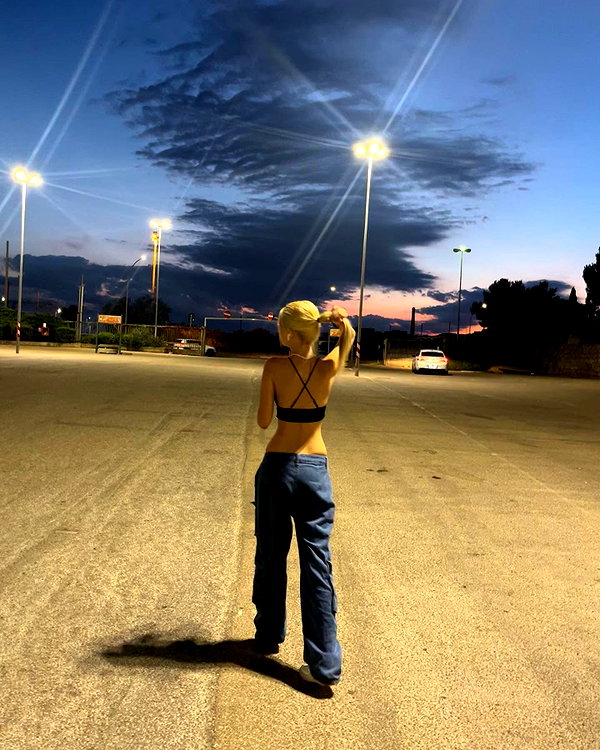 _laleonetti_ instagram image archive image