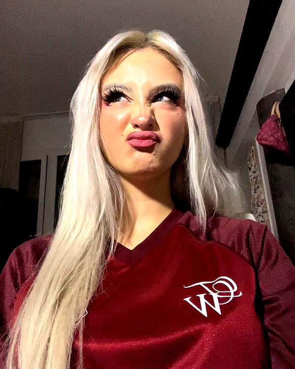 _laleonetti_ instagram image archive image